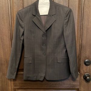 Women’s RJ Classics Essentials show coat size 6 short.